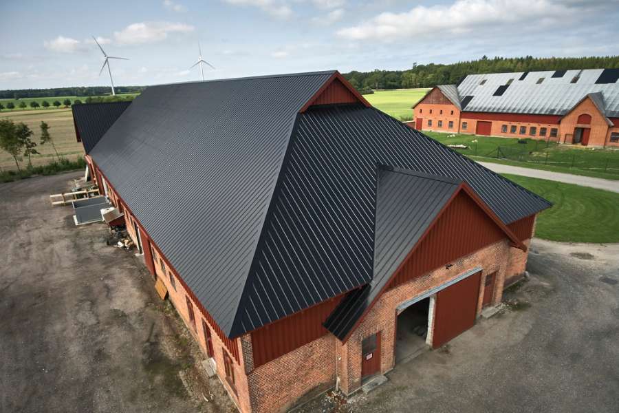 Historische Scheune in Knuthenborg Safaripark verkleidet mit Stahlblechen, Knuthenborg Allé 2, 4930 Maribo